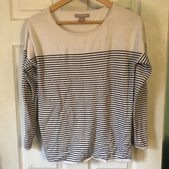 Banana Republic Sweaters - Banana Republic sweater